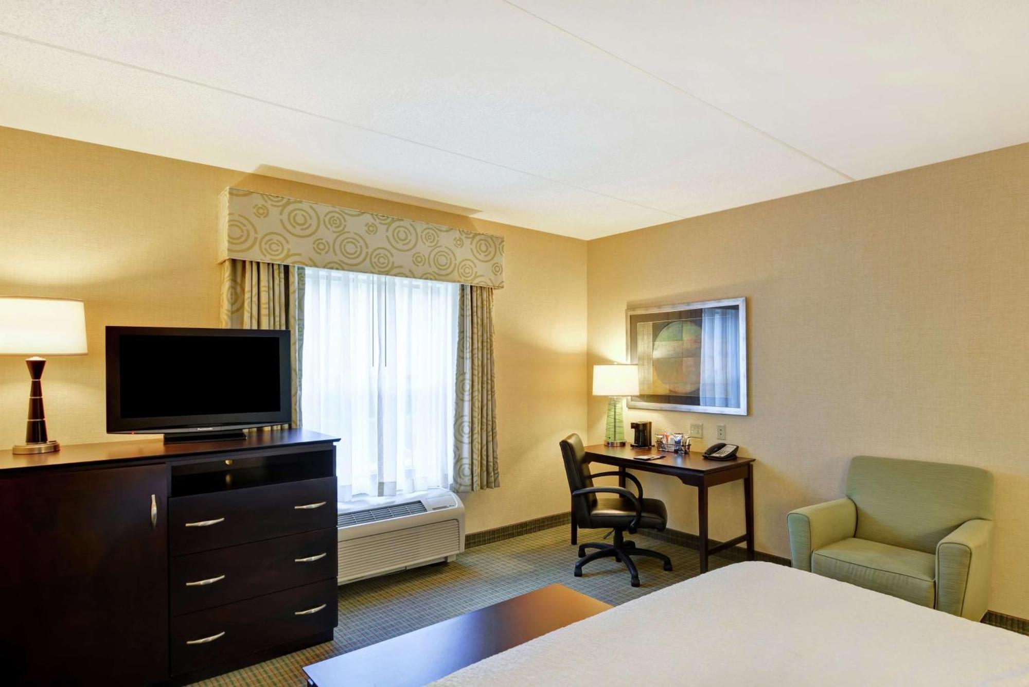Hampton & Hotel