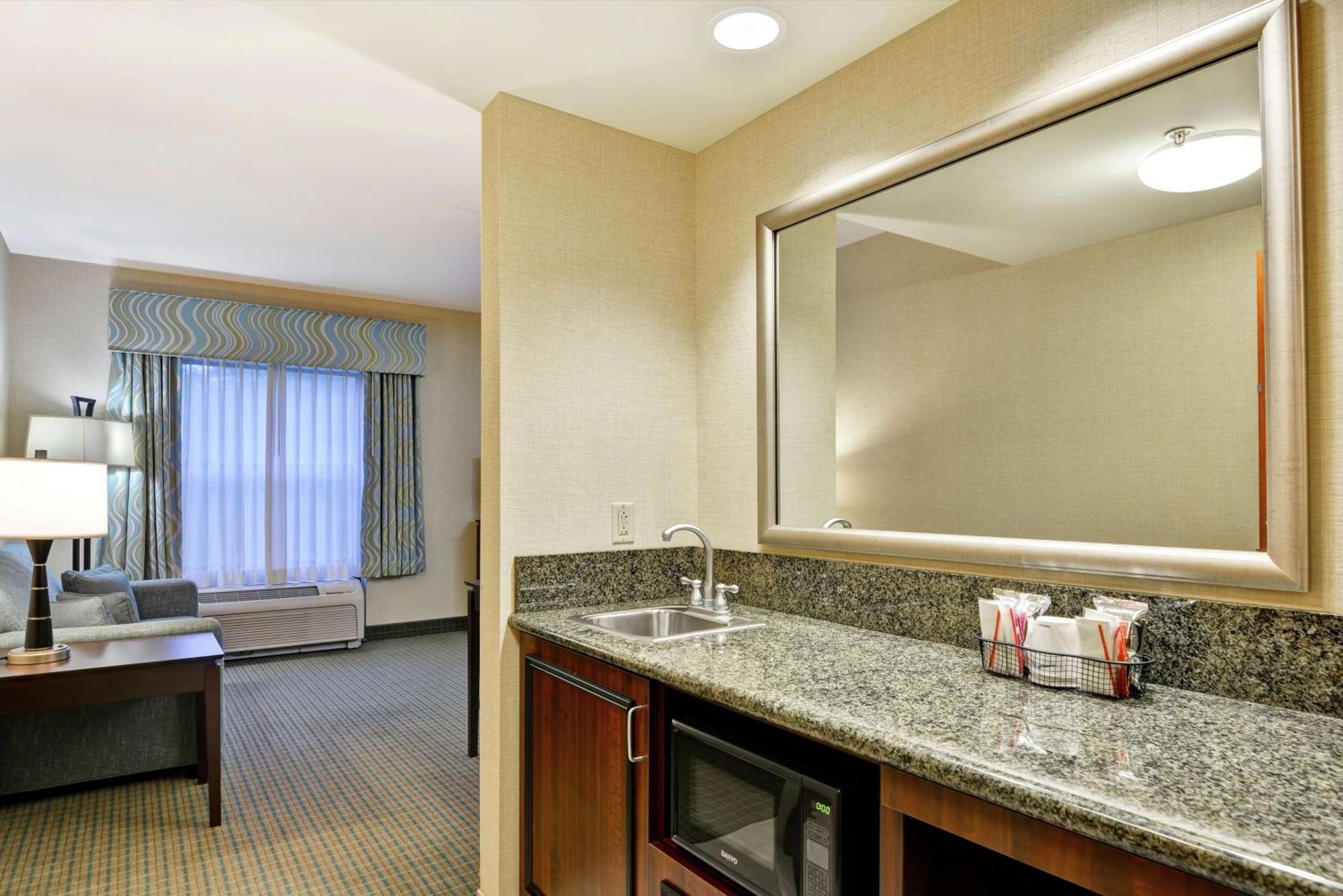 Hampton & Hotel 3*